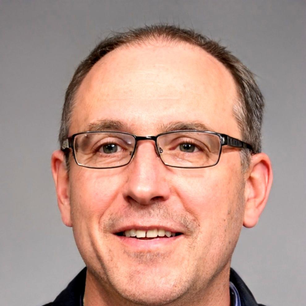 Porträt eines Finanzexperten, der die Methodik von alhujc anwendet